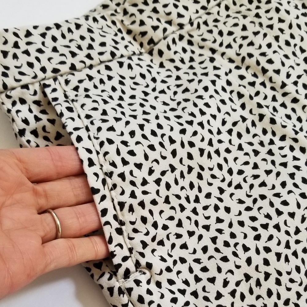 H&M Tan & Black Pattern Print Chino Shorts Sz 4 - Picture 2 of 6